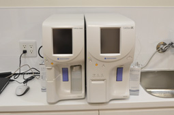 迅速血球・CRP/HbA1c測定機器（日本光電社製）